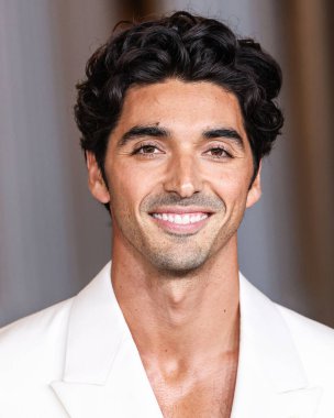 Gucci giyen Taylor Zakhar Perez, 2 Kasım 2024 'te Los Angeles İlçe Sanat Müzesi' nde düzenlenen 13. LACMA Sanat + Film Galası 2024 'e geldi..