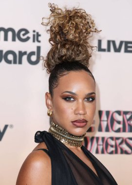 Amanda Reifer, 8 Kasım 2024 'te Beverly Hilton Oteli' nde düzenlenen 3. Geleneksel Femme It Forward 'Give her FlowHERS' ödül galasına geliyor..