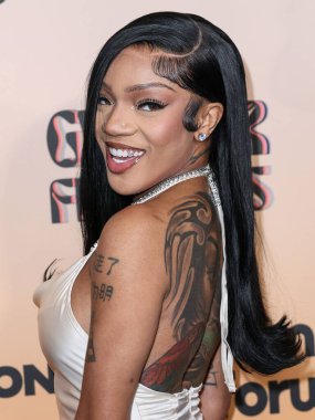 GloRilla (Gloria Hallelujah Woods), 8 Kasım 2024 'te Beverly Hilton Hotel' de düzenlenen 3. Geleneksel Femme It Forward 'Give her FlowHERS' Ödül Galası 'na geldi..