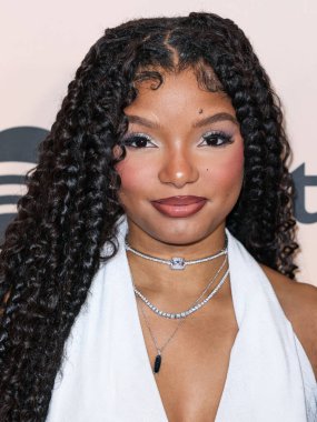 Halle Bailey arrives at the 3rd Annual Femme It Forward 'Give Her FlowHERS' Awards Gala 2024 held at The Beverly Hilton Hotel on November 8, 2024 in Beverly Hills, Los Angeles, California, United States. clipart