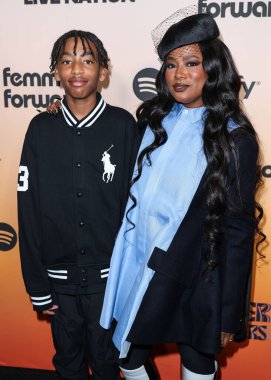 Binbaşı Jones Lowery ve annesi Heather Lowery, 8 Kasım 2024 'te Beverly Hills, Los Angeles, Kaliforniya, ABD' de düzenlenen 3. Yıllık Femme It Forward 'Give her FlowHERS' ödül galasına geldiler..