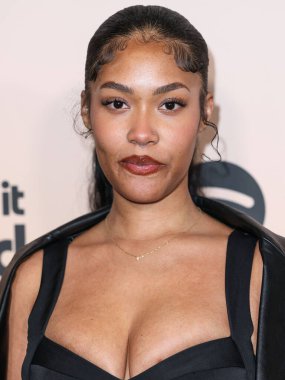 Payton Moore, 8 Kasım 2024 'te Beverly Hilton Oteli' nde düzenlenen 3. Geleneksel Femme It Forward 'Give her FlowHERS' ödül galasına geldi..