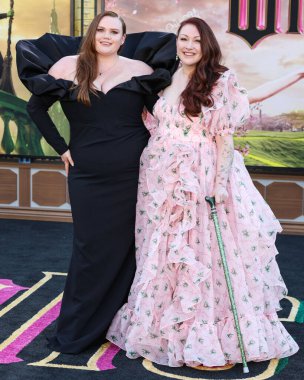 Bronwyn James ve Katherine James, Los Angeles Universal Pictures 'Wicked' ın galası için 9 Kasım 2024 'te ABD' nin Kaliforniya eyaletinin Los Angeles şehrinde bulunan The Music Center 'daki Dorothy Chandler Pavilion' a geldiler..