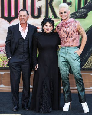 Edward Butera, Joan Grande ve Frankie Grande, 9 Kasım 2024 'te Los Angeles, Kaliforniya, ABD' de bulunan The Music Center 'daki Dorothy Chandler Pavyonu' nda düzenlenen Universal Pictures 'Wicked' ın Los Angeles galasına geldiler..