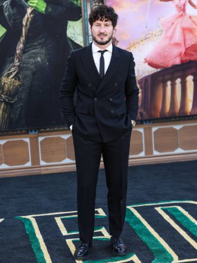 Valentin Chmerkovskiy, 9 Kasım 2024 'te Los Angeles, Kaliforniya' da Dorothy Chandler Pavilion 'da düzenlenen Universal Pictures' Wicked 'ın Los Angeles galasına geldi..