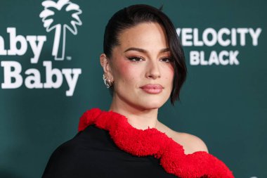 Klasik Jean Paul Gaultier giyen Ashley Graham, Paul Mitchell 'in 9 Kasım 2024' te Batı Hollywood, Los Angeles, Kaliforniya, ABD 'deki Pasifik Tasarım Merkezi' nde düzenlediği 2024 Bebek Galası 'na geldi..