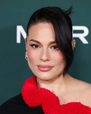 Klasik Jean Paul Gaultier giyen Ashley Graham, Paul Mitchell 'in 9 Kasım 2024' te Batı Hollywood, Los Angeles, Kaliforniya, ABD 'deki Pasifik Tasarım Merkezi' nde düzenlediği 2024 Bebek Galası 'na geldi..