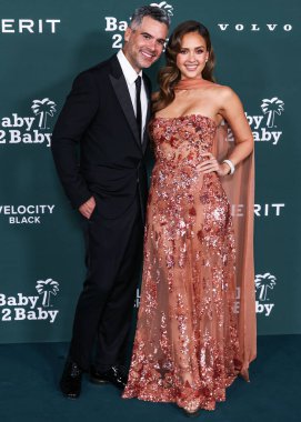 Cash Warren ve eşi Jessica Alba, Paul Mitchell tarafından sunulan 2024 Bebek Galası 'na 9 Kasım 2024' te Batı Hollywood, Los Angeles, Kaliforniya, ABD 'de gerçekleştirilen Pasifik Tasarım Merkezi' nde vardılar.. 