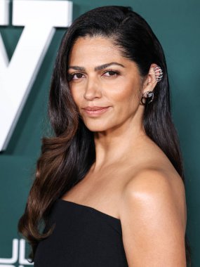 Roland Mouret 'u giyen Camila Alves McConaughey, Paul Mitchell' in 9 Kasım 2024 'te Batı Hollywood, Los Angeles, Kaliforniya, ABD' deki Pasifik Tasarım Merkezi 'nde düzenlediği 2024 Bebek Galası' na geldi.. 