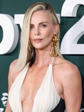 Schiaparelli SS25 RTW giyen Charlize Theron, Paul Mitchell 'in 9 Kasım 2024 tarihinde Batı Hollywood, Los Angeles, Kaliforniya, ABD' de gerçekleştirdiği Pacific Design Center 'da sunduğu 2024 Baby Gala' ya ulaştı..