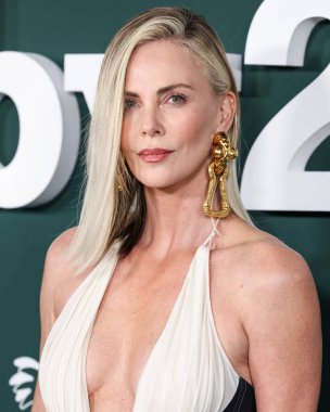 Schiaparelli SS25 RTW giyen Charlize Theron, Paul Mitchell 'in 9 Kasım 2024 tarihinde Batı Hollywood, Los Angeles, Kaliforniya, ABD' de gerçekleştirdiği Pacific Design Center 'da sunduğu 2024 Baby Gala' ya ulaştı..