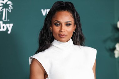 Ciara, Paul Mitchell tarafından sunulan 2024 Bebek Galası 'na 9 Kasım 2024' te Batı Hollywood, Los Angeles, Kaliforniya, ABD 'de gerçekleştirilen Pasifik Tasarım Merkezi' nde ulaşır.. 