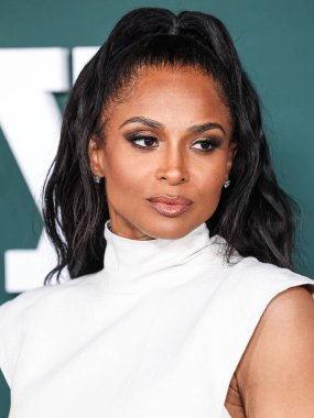 Ciara, Paul Mitchell tarafından sunulan 2024 Bebek Galası 'na 9 Kasım 2024' te Batı Hollywood, Los Angeles, Kaliforniya, ABD 'de gerçekleştirilen Pasifik Tasarım Merkezi' nde ulaşır.. 