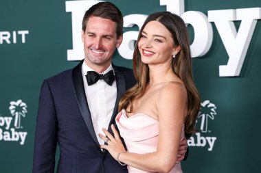 Evan Spiegel ve eşi Miranda Kerr, Paul Mitchell 'in 9 Kasım 2024' te Batı Hollywood, Los Angeles, Kaliforniya, ABD 'deki Pasifik Tasarım Merkezi' nde düzenlediği 2024 Bebek Galası 'na geldiler.. 