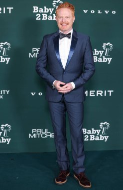 Jesse Tyler Ferguson, Paul Mitchell tarafından sunulan 2024 Bebek Galası 'na 9 Kasım 2024' te Batı Hollywood, Los Angeles, Kaliforniya, ABD 'deki Pasifik Tasarım Merkezi' nde ulaştı.. 
