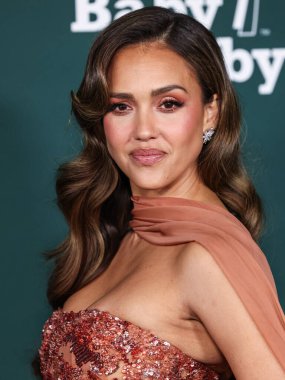 Zuhair Murad RE25 ve Tiffany and Co. mücevherlerini takan Jessica Alba, Paul Mitchell 'in 9 Kasım 2024' te Batı Hollywood, Los Angeles, Kaliforniya, ABD 'de düzenlenen Pacific Design Center' da sunduğu 2024 Baby Gala 'ya ulaştı..