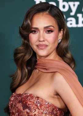 Zuhair Murad RE25 ve Tiffany and Co. mücevherlerini takan Jessica Alba, Paul Mitchell 'in 9 Kasım 2024' te Batı Hollywood, Los Angeles, Kaliforniya, ABD 'de düzenlenen Pacific Design Center' da sunduğu 2024 Baby Gala 'ya ulaştı..