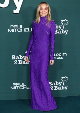 Nicole Richie, Paul Mitchell tarafından sunulan 2024 Bebek Galası 'na 9 Kasım 2024' te Batı Hollywood, Los Angeles, Kaliforniya, ABD 'de gerçekleştirilen Pasifik Tasarım Merkezi' nde ulaşır.. 