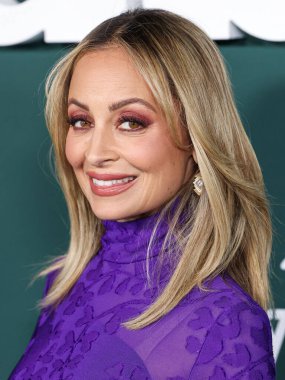 Nicole Richie, Paul Mitchell tarafından sunulan 2024 Bebek Galası 'na 9 Kasım 2024' te Batı Hollywood, Los Angeles, Kaliforniya, ABD 'de gerçekleştirilen Pasifik Tasarım Merkezi' nde ulaşır.. 