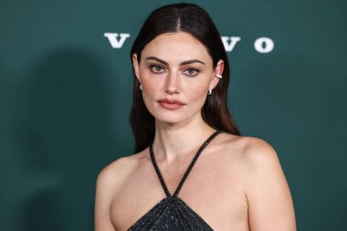 Ralph Lauren 'ı giyen Phoebe Tonkin, Paul Mitchell' in takdim ettiği 2024 Bebek Galası 'na 9 Kasım 2024' te Batı Hollywood, Los Angeles, Kaliforniya, ABD 'deki Pasifik Tasarım Merkezi' nde ulaştı.. 