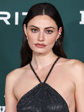 Ralph Lauren 'ı giyen Phoebe Tonkin, Paul Mitchell' in takdim ettiği 2024 Bebek Galası 'na 9 Kasım 2024' te Batı Hollywood, Los Angeles, Kaliforniya, ABD 'deki Pasifik Tasarım Merkezi' nde ulaştı.. 