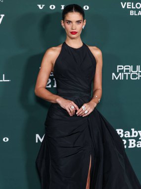 Zuhair Murad RE25 giyen Sara Sampaio, Paul Mitchell 'in 9 Kasım 2024' te Batı Hollywood, Los Angeles, Kaliforniya, ABD 'de düzenlenen Pasifik Tasarım Merkezi' nde sunduğu 2024 Bebek Galasına geldi.. 