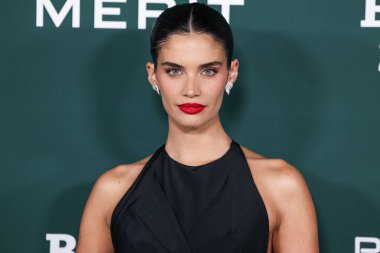 Zuhair Murad RE25 giyen Sara Sampaio, Paul Mitchell 'in 9 Kasım 2024' te Batı Hollywood, Los Angeles, Kaliforniya, ABD 'de düzenlenen Pasifik Tasarım Merkezi' nde sunduğu 2024 Bebek Galasına geldi.. 