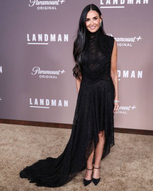 Demi Moore 'un Erdem' i giymesi Los Angeles 'taki Paramount +' s Original Series Landman 'ın 1. Sezon Paramount Pictures Studios' taki Paramount Tiyatrosu 'na 12 Kasım 2024' te Hollywood, Los Angeles, Kaliforniya, ABD 'de düzenlenen.