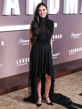 Demi Moore 'un Erdem' i giymesi Los Angeles 'taki Paramount +' s Original Series Landman 'ın 1. Sezon Paramount Pictures Studios' taki Paramount Tiyatrosu 'na 12 Kasım 2024' te Hollywood, Los Angeles, Kaliforniya, ABD 'de düzenlenen.