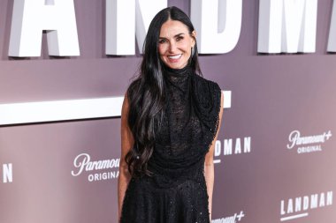 Demi Moore 'un Erdem' i giymesi Los Angeles 'taki Paramount +' s Original Series Landman 'ın 1. Sezon Paramount Pictures Studios' taki Paramount Tiyatrosu 'na 12 Kasım 2024' te Hollywood, Los Angeles, Kaliforniya, ABD 'de düzenlenen.