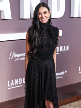Demi Moore 'un Erdem' i giymesi Los Angeles 'taki Paramount +' s Original Series Landman 'ın 1. Sezon Paramount Pictures Studios' taki Paramount Tiyatrosu 'na 12 Kasım 2024' te Hollywood, Los Angeles, Kaliforniya, ABD 'de düzenlenen.