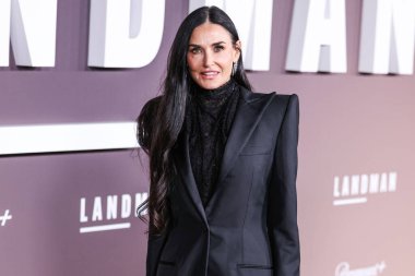 Demi Moore 'un Erdem' i giymesi Los Angeles 'taki Paramount +' s Original Series Landman 'ın 1. Sezon Paramount Pictures Studios' taki Paramount Tiyatrosu 'na 12 Kasım 2024' te Hollywood, Los Angeles, Kaliforniya, ABD 'de düzenlenen.