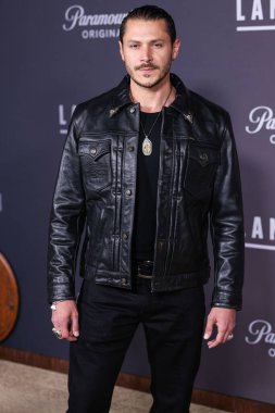 Alex Meraz, Paramount + 's Original Series' Landman 'ın Los Angeles Premiere of Paramount Pictures Studios' daki Paramount Tiyatrosu 'na 12 Kasım 2024' te geldi..
