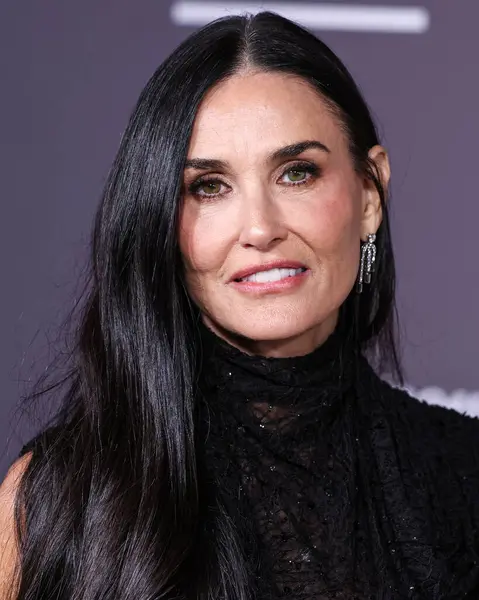 Demi Moore 'un Erdem' i giymesi Los Angeles 'taki Paramount +' s Original Series Landman 'ın 1. Sezon Paramount Pictures Studios' taki Paramount Tiyatrosu 'na 12 Kasım 2024' te Hollywood, Los Angeles, Kaliforniya, ABD 'de düzenlenen.