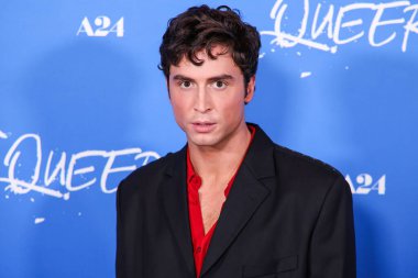 Benito Skinner, 13 Kasım 2024 'te Los Angeles, Kaliforniya, ABD' de bulunan Amerika Tiyatro Kompleksi Yönetmenler Birliği 'nde düzenlenen A24' ün 'Queer' inin Los Angeles prömiyerine geldi.. 