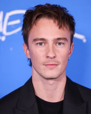 Drew Starkey, 13 Kasım 2024 'te Los Angeles, Kaliforniya, ABD' de bulunan Amerika Tiyatro Kompleksi Yönetmenler Birliği 'nde düzenlenen A24' ün 'Queer' inin Los Angeles galasına geldi..       