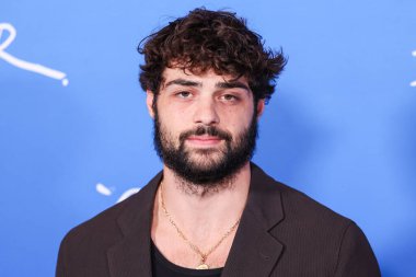 Noah Centineo, 13 Kasım 2024 'te Los Angeles, Kaliforniya, ABD' de bulunan Amerika Tiyatro Kompleksi Yönetmenler Birliği 'nde düzenlenen A24' ün 