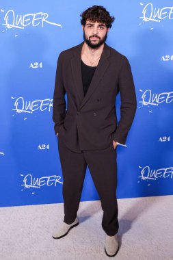 Noah Centineo, 13 Kasım 2024 'te Los Angeles, Kaliforniya, ABD' de bulunan Amerika Tiyatro Kompleksi Yönetmenler Birliği 'nde düzenlenen A24' ün 