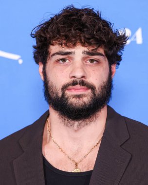 Noah Centineo, 13 Kasım 2024 'te Los Angeles, Kaliforniya, ABD' de bulunan Amerika Tiyatro Kompleksi Yönetmenler Birliği 'nde düzenlenen A24' ün 