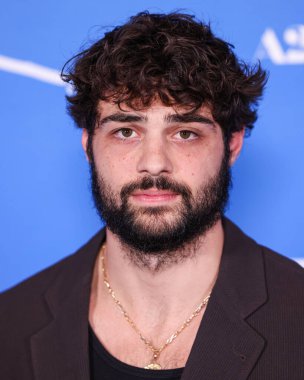 Noah Centineo, 13 Kasım 2024 'te Los Angeles, Kaliforniya, ABD' de bulunan Amerika Tiyatro Kompleksi Yönetmenler Birliği 'nde düzenlenen A24' ün 