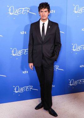 Omar Apollo 13 Kasım 2024 'te Los Angeles, Kaliforniya, ABD' deki Amerikan Tiyatro Kompleksi 'nde düzenlenen A24' ün Queer 'inin Los Angeles prömiyerine geldi.. 