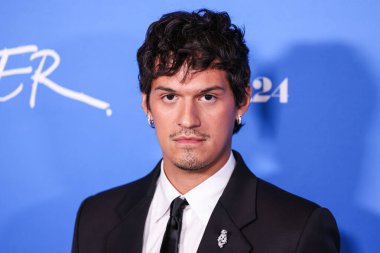 Omar Apollo 13 Kasım 2024 'te Los Angeles, Kaliforniya, ABD' deki Amerikan Tiyatro Kompleksi 'nde düzenlenen A24' ün Queer 'inin Los Angeles prömiyerine geldi.. 