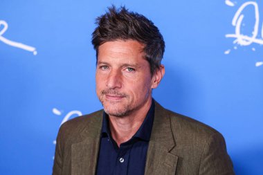 Simon Rex, 13 Kasım 2024 'te Los Angeles, Kaliforniya, ABD' deki American Theater Complex 'te düzenlenen A24' ün 'Queer' inin Los Angeles galasına geldi.. 