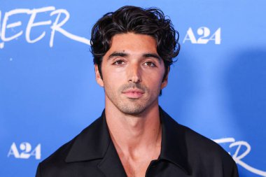 Taylor Zakhar Perez, 13 Kasım 2024 'te Los Angeles, Kaliforniya, ABD' de bulunan Amerika Tiyatro Kompleksi Yönetmenler Birliği 'nde düzenlenen A24' ün 'Queer' inin Los Angeles prömiyerine geldi..