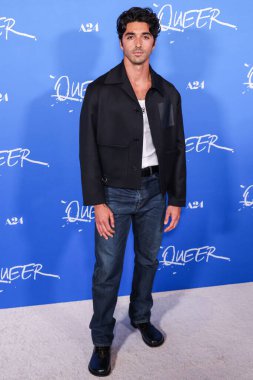 Taylor Zakhar Perez, 13 Kasım 2024 'te Los Angeles, Kaliforniya, ABD' de bulunan Amerika Tiyatro Kompleksi Yönetmenler Birliği 'nde düzenlenen A24' ün 'Queer' inin Los Angeles prömiyerine geldi..