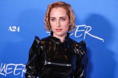 Zoe Lister-Jones, 13 Kasım 2024 'te Los Angeles, Kaliforniya, ABD' de bulunan Amerika Tiyatro Kompleksi Yönetmenler Birliği 'nde düzenlenen A24' ün 'Queer' inin Los Angeles prömiyerine geldi.. 