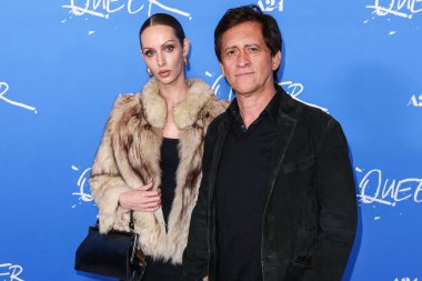 Bailey Mikel ve Clifton Collins Jr., 13 Kasım 2024 'te Amerika Tiyatro Kompleksi Yönetmenleri Birliği' nin Los Angeles Premiere of A24 's Queer' ine geldiler..
