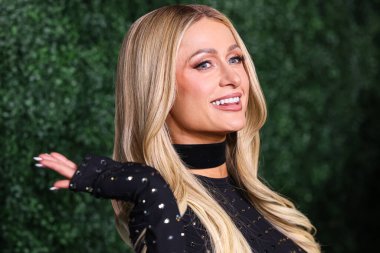 Paris Hilton, Los Angeles 'taki 2024 Akbaba Festivali' ne 17 Kasım 2024 'te Hollywood, Los Angeles, Kaliforniya, ABD' deki Nya Stüdyoları 'nda katıldı..