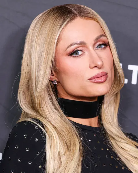 Paris Hilton, Los Angeles 'taki 2024 Akbaba Festivali' ne 17 Kasım 2024 'te Hollywood, Los Angeles, Kaliforniya, ABD' deki Nya Stüdyoları 'nda katıldı..