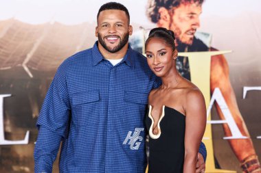 Aaron Donald ve Erica Donald, 18 Kasım 2024 'te Hollywood, Los Angeles, Kaliforniya, ABD' deki TCL Çin Tiyatrosu IMAX 'te düzenlenen Paramount Pictures' Gladyatör II 'nin Los Angeles prömiyerine geldiler..